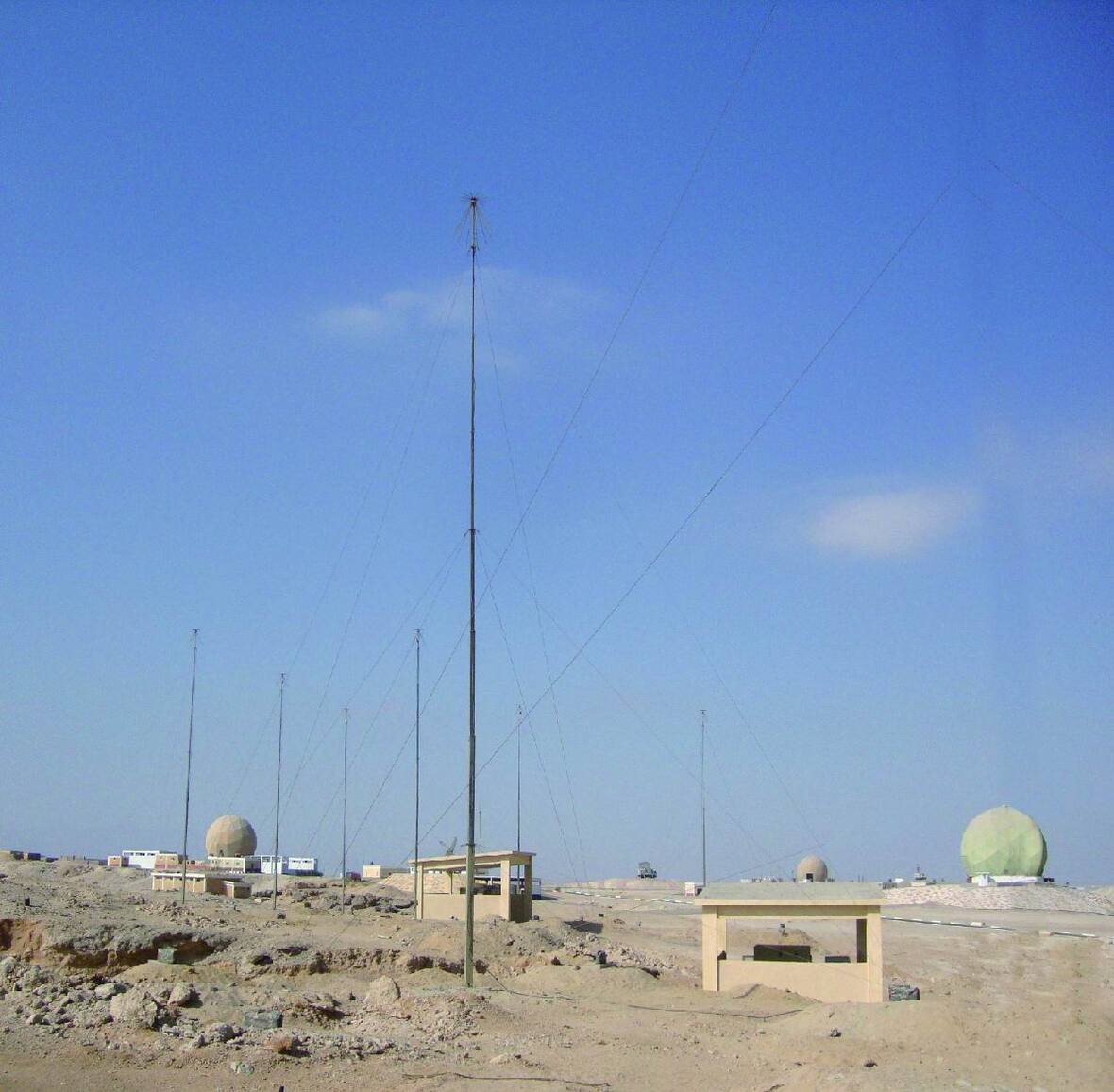 绞盘式手动升降杆(垂直承载50kg，水平承载10kg，拉风绳，地面安装)